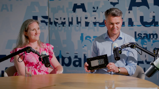 Emma Hindley (UK Gov), Simon McIntosh-Smith (BriCS) look at an NVIDIA GPU